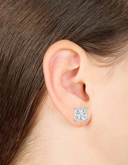 4 Prong Classic Princess Stud