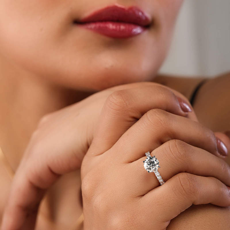 Luxe Shared Prong Side Stone Ring