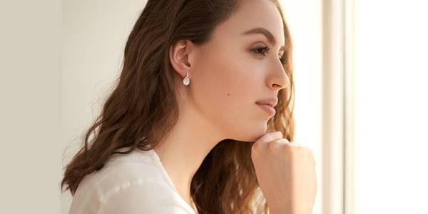 DROP EARRINGS